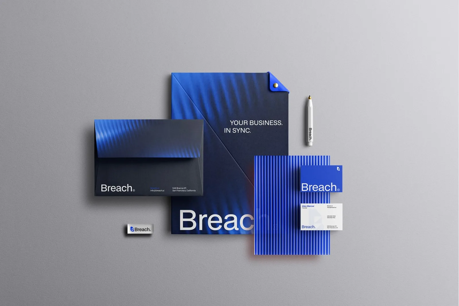 Breach, tisak i odjeća